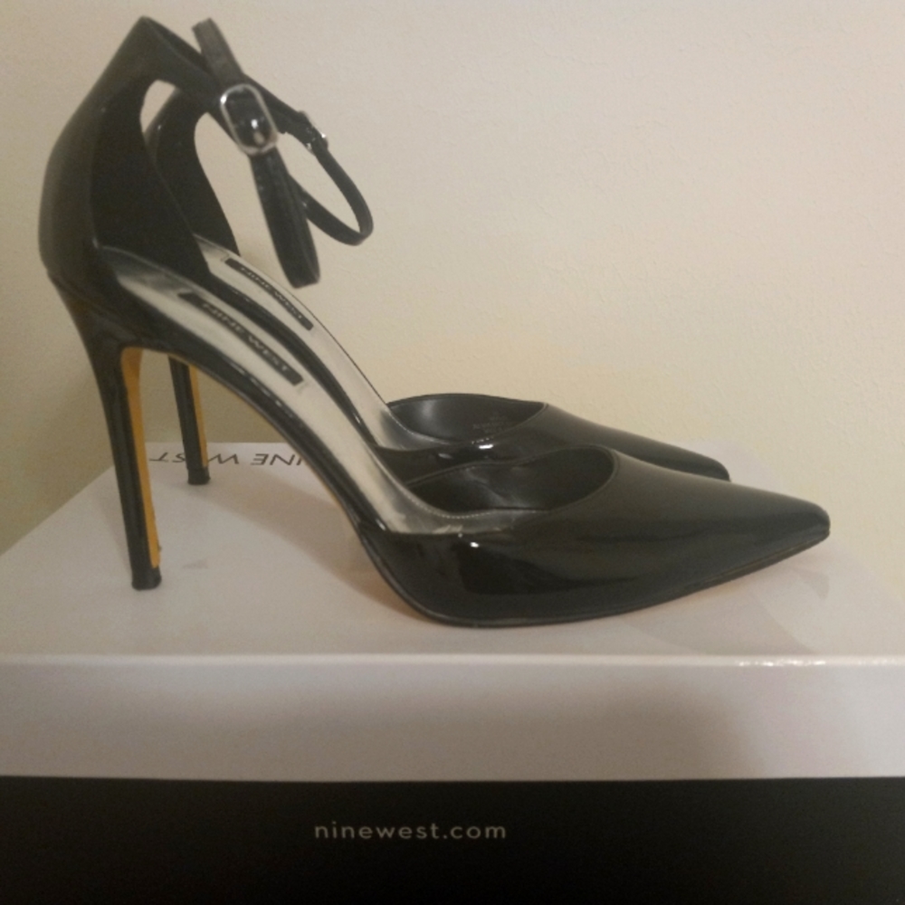 Black Nine West patent leather pumps